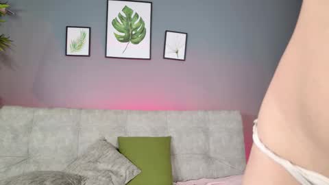 Mia online show from February 7, 4:33 pm