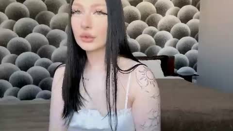 Snapshot of miamicute1 chatting on June 19, 10:08 am Mia online show from June 19, 10:08 am