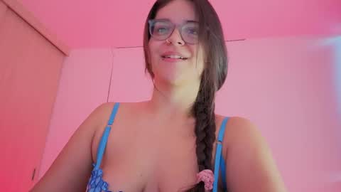Mia online show from May 23, 11:03 am