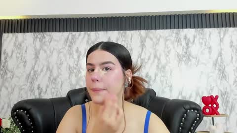 Snapshot of miamontoya chatting on February 11, 12:16 pm Mia   -5 7001400 Follow  online show from February 11, 12:16 pm