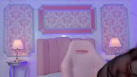 Snapshot of miamontoya chatting on March 11, 12:50 pm Mia   -5 7001400 Follow  online show from March 11, 12:50 pm