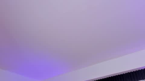 Snapshot of miamontoya chatting on June 30, 7:37 pm Mia -5 7001400 Follow online show from June 30, 7:37 pm