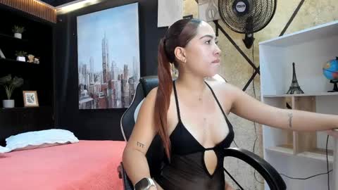 Mia online show from May 28, 8:39 pm