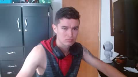 Snapshot of miaou_miaou chatting on February 9, 6:05 pm miaou_miaou online show from February 9, 6:05 pm