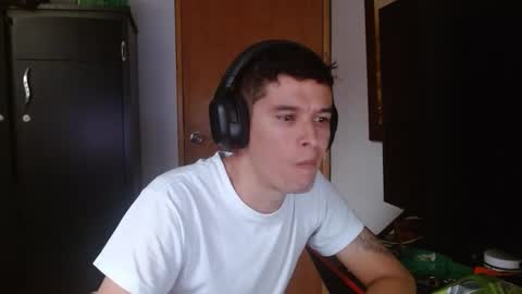 Snapshot of miaou_miaou chatting on February 13, 10:33 pm miaou_miaou online show from February 13, 10:33 pm