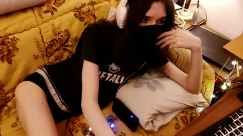 Snapshot of miaowhowl chatting on February 5, 5:53 pm Kristien online show from February 5, 5:53 pm