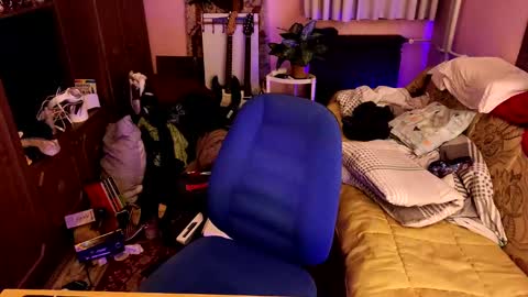 Snapshot of miaowhowl chatting on February 18, 9:20 pm Kristien online show from February 18, 9:20 pm