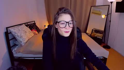 Mia online show from February 13, 3:03 pm