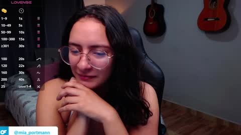 Snapshot of miaportman chatting on December 4, 12:03 pm MIAPORTMANN online show from December 4, 12:03 pm