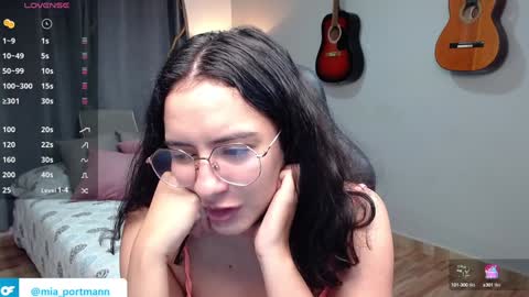 Snapshot of miaportman chatting on December 9, 12:08 pm MIAPORTMANN online show from December 9, 12:08 pm