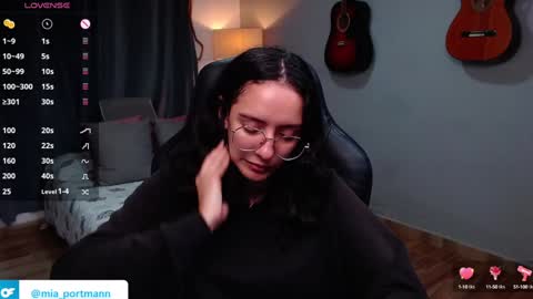 Snapshot of miaportman chatting on December 23, 12:19 pm MIAPORTMANN online show from December 23, 12:19 pm