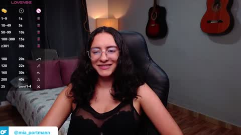 Snapshot of miaportman chatting on December 30, 7:53 pm MIAPORTMANN online show from December 30, 7:53 pm