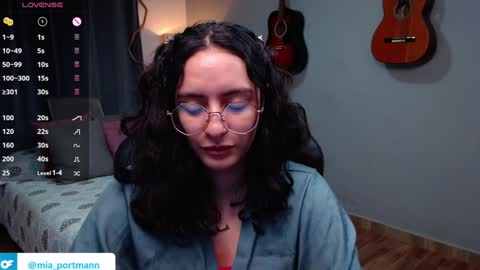 Snapshot of miaportman chatting on January 9, 12:19 pm MIAPORTMANN online show from January 9, 12:19 pm