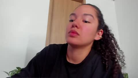 Snapshot of miarouseex chatting on May 7, 6:35 pm Mia Rouse online show from May 7, 6:35 pm