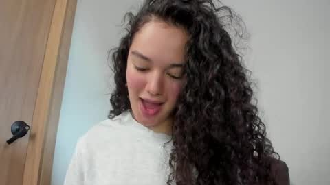 Snapshot of miarouseex chatting on May 14, 2:57 pm Mia Rouse online show from May 14, 2:57 pm