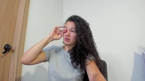 Snapshot of miarouseex chatting on May 15, 10:28 pm Mia Rouse online show from May 15, 10:28 pm