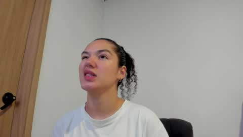 Snapshot of miarouseex chatting on May 19, 4:19 am Mia Rouse online show from May 19, 4:19 am