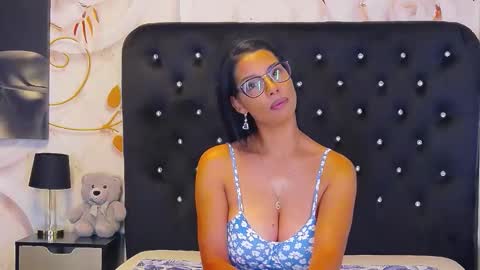 Snapshot of miaryder29 chatting on October 3, 12:02 pm Mia online show from October 3, 12:02 pm