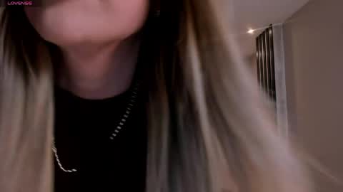 Mia Silva online show from May 7, 11:15 am
