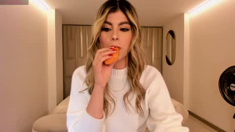 Mia Silva online show from May 13, 11:07 am