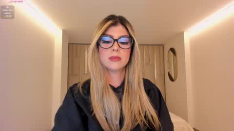 Mia Silva online show from May 14, 11:17 am