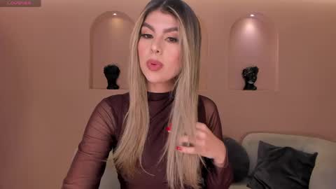 Mia Silva online show from May 20, 11:16 am