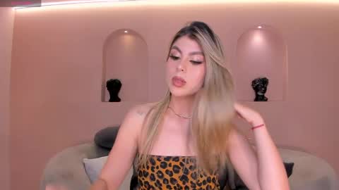Mia Silva online show from May 26, 12:23 pm