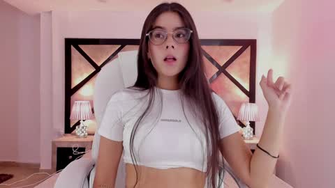 Snapshot of miasilverr chatting on January 9, 9:37 pm Mia online show from January 9, 9:37 pm