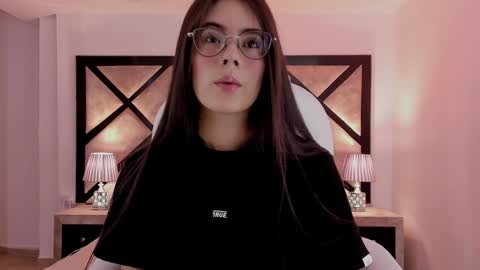 Snapshot of miasilverr chatting on January 27, 7:24 pm Mia online show from January 27, 7:24 pm