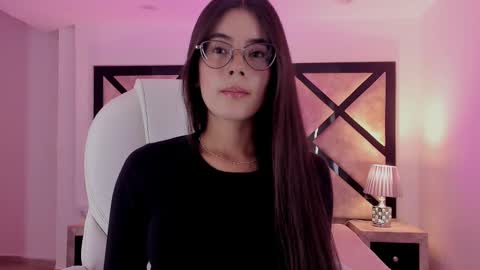 Snapshot of miasilverr chatting on February 24, 9:09 pm Mia online show from February 24, 9:09 pm