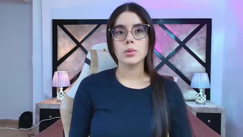 Snapshot of miasilverr chatting on October 6, 7:11 pm Mia online show from October 6, 7:11 pm