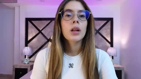 Mia online show from March 28, 9:25 pm