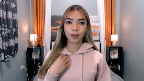 Snapshot of miasmith09 chatting on February 20, 1:13 am Pau and jence online show from February 20, 1:13 am