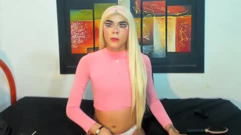 miastephensz online show from May 30, 8:11 am