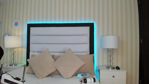 Snapshot of miasweetth chatting on December 10, 4:13 am Mia Sweetth online show from December 10, 4:13 am