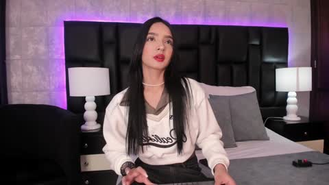 Snapshot of miasweetth chatting on December 27, 12:45 pm Mia Sweetth online show from December 27, 12:45 pm