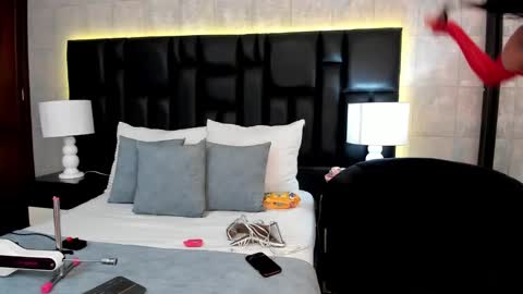 Snapshot of miasweetth chatting on February 26, 12:03 pm Mia Sweetth online show from February 26, 12:03 pm