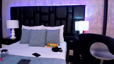 Snapshot of miasweetth chatting on March 3, 12:05 pm Mia Sweetth online show from March 3, 12:05 pm