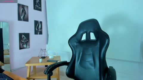 Snapshot of miavalentinaaa chatting on December 10, 4:02 am Miaa valentinaaa online show from December 10, 4:02 am