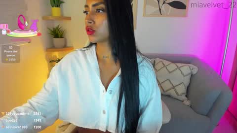 Snapshot of miavelvet_22 chatting on January 14, 5:24 am Mia Velvet online show from January 14, 5:24 am