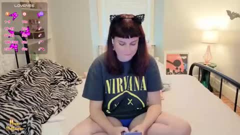 Mia  online show from October 28, 1:03 pm