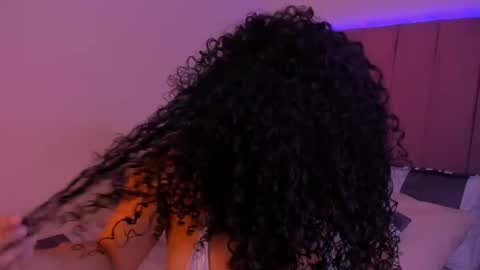 Mia online show from November 10, 9:36 pm