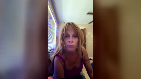 micandbri7482 online show from May 26, 9:33 pm