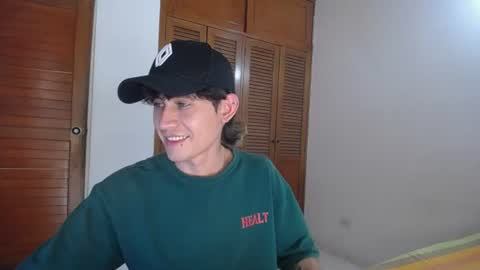 Snapshot of michaeel_blue chatting on June 16, 8:22 pm Michael online show from June 16, 8:22 pm