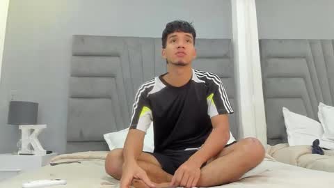 Snapshot of michael__ross chatting on January 12, 11:37 am Michael Ross online show from January 12, 11:37 am