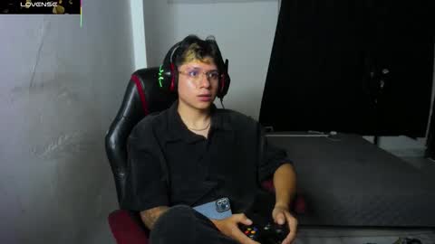 michael independent model  online show from November 6, 1:28 am