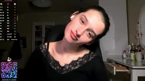 Snapshot of michael_pors chatting on April 19, 6:10 pm Emily online show from April 19, 6:10 pm