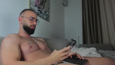 MichaelEvansx online show from January 6, 10:45 pm