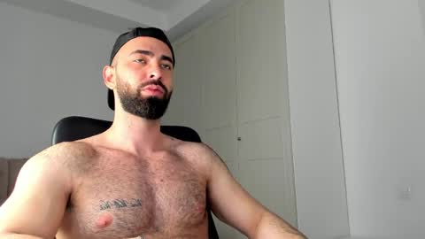 Snapshot of michaelevansx chatting on April 5, 10:18 pm MichaelEvansx online show from April 5, 10:18 pm