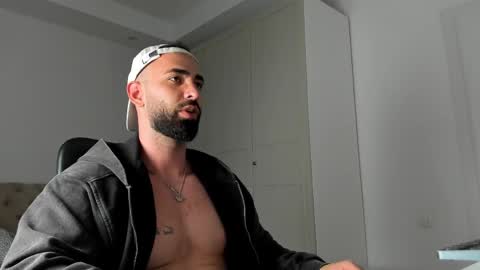 Snapshot of michaelevansx chatting on April 7, 9:37 pm MichaelEvansx online show from April 7, 9:37 pm
